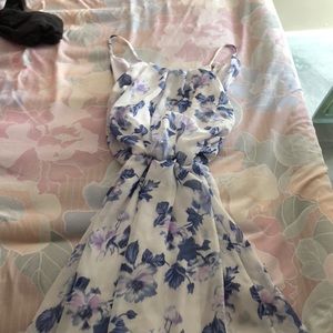 Very pretty white floral print dress
